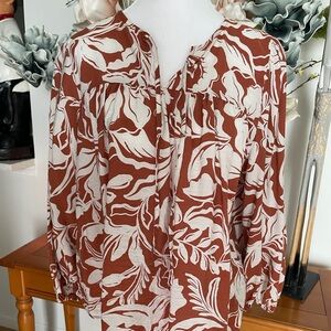 Floral top with 3/4 sleeves